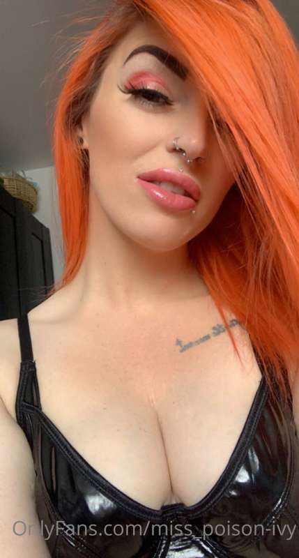 Swipe for boobs ➡️👀💋