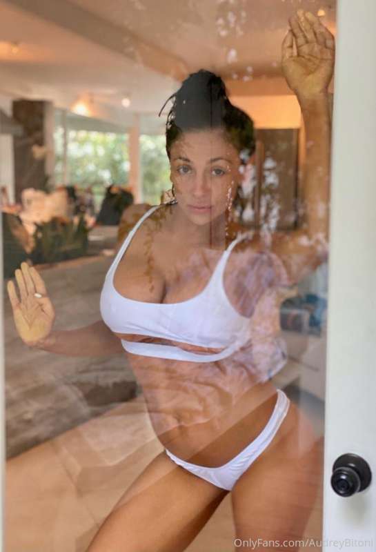 **What video do you wanna release that big load to?** 💦
Send..
