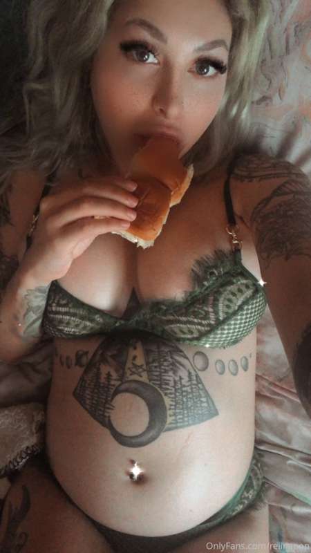 filling up my belly and playing with my curves 🥰 should I do.. 4