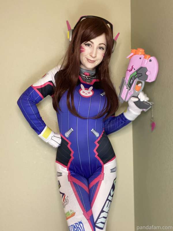 [15 pics] Suited up D. Va Cosplay 👾 which one was your fav? 7