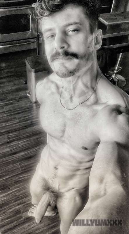good morning 😏 & a happy 4-day long weekend to all my UK bab.. 2