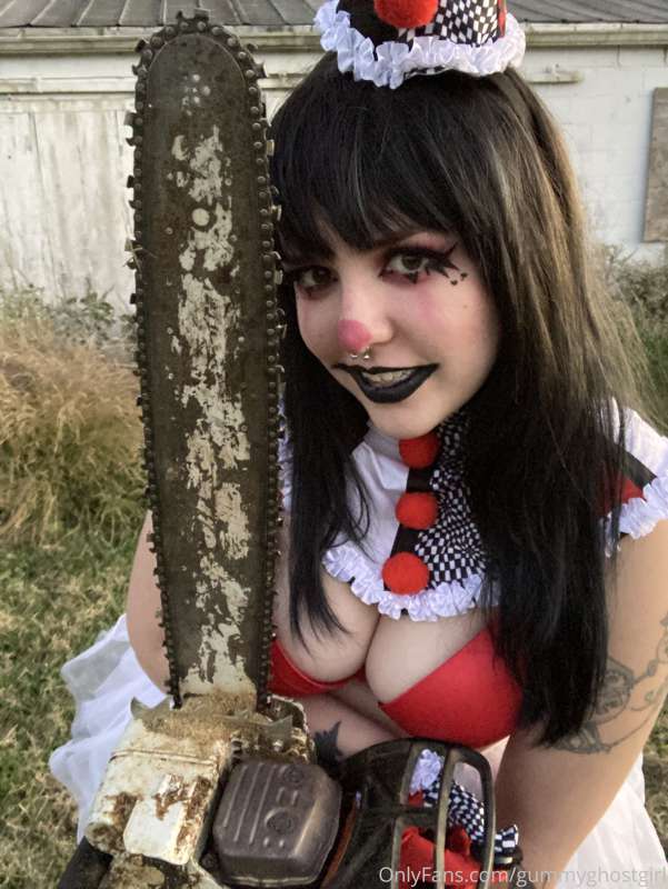 I hope you’re not afraid of clowns 🤡 29