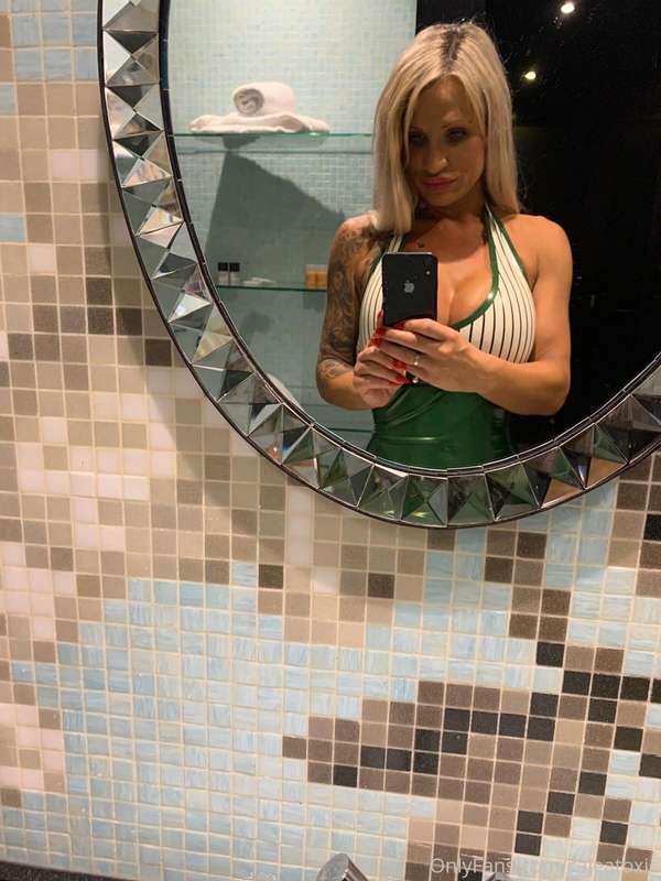 Today green and white latex! Thank you very much for the nic..