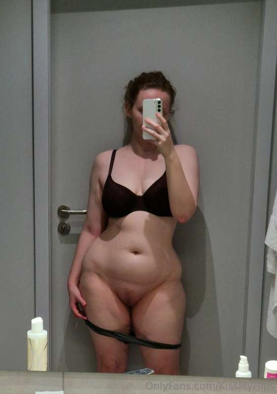 Kissmyhips - Onlyfans - 09 Apr, 2025