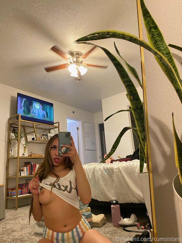 Acting up... better take control of your lil girl 😉👅🤪 1