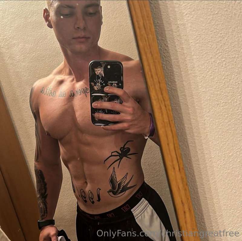 These abs aren’t just for show… but they sure do look good 😈