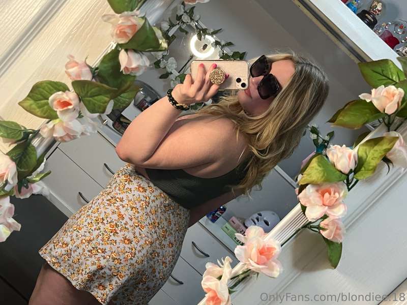 Happy Friday!!🌼 Heres today’s OOTD! I was a little skeptical.. 3