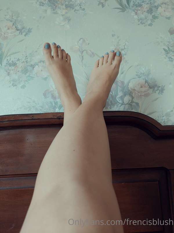 👣💋😋
