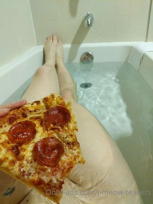 Food makes everything more enjoyable 😋 1