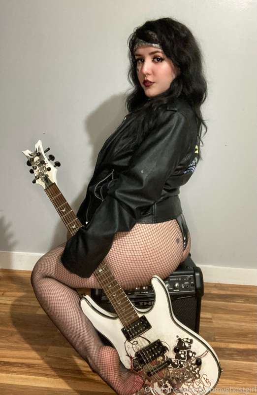 Lookin for a new roadie, interested? 🖤🎸 3