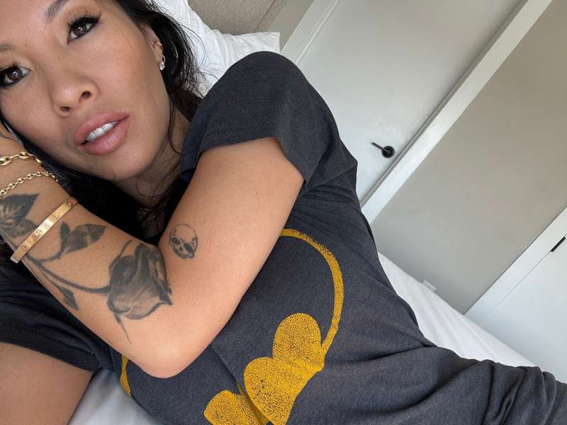 I have a secret… scroll to find out what I’m  not  wearing 