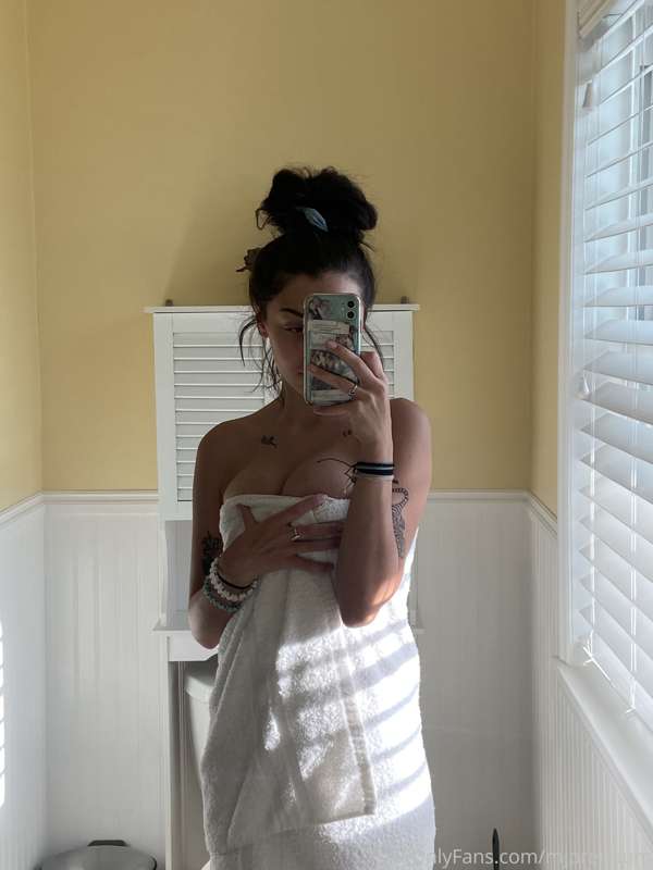 good morning and happy monday! i sent out a video your sure .. 3