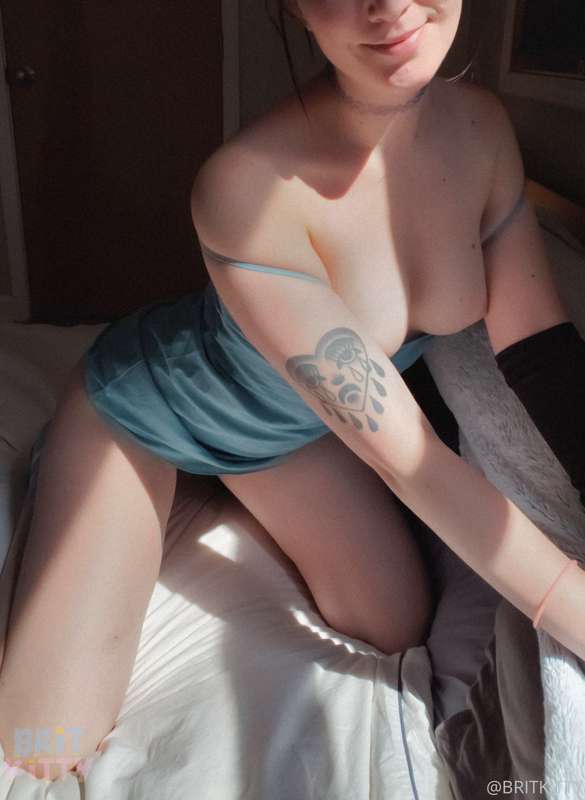 hiiii💕 SWIPE TO SEE ME GET NAKED💕 these pics are older but i.. 5