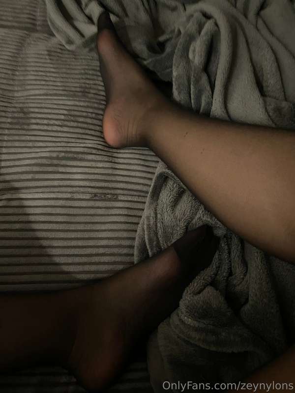 Ich lieg hier auf der Couch, nur eine schwarze Nylon an – da.. 4