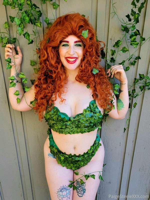(POISON IVY)
*Photoset*

Week 3 of October cosplays! I had p.. 4