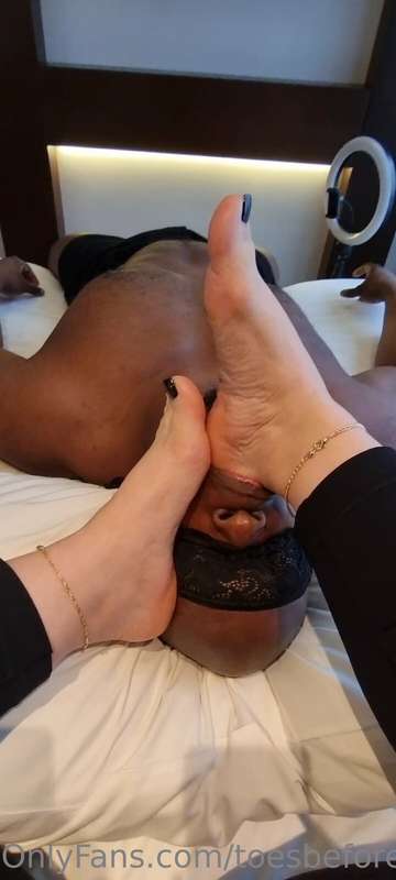 Being smothered by @aqua_toes is always such a treat! 6