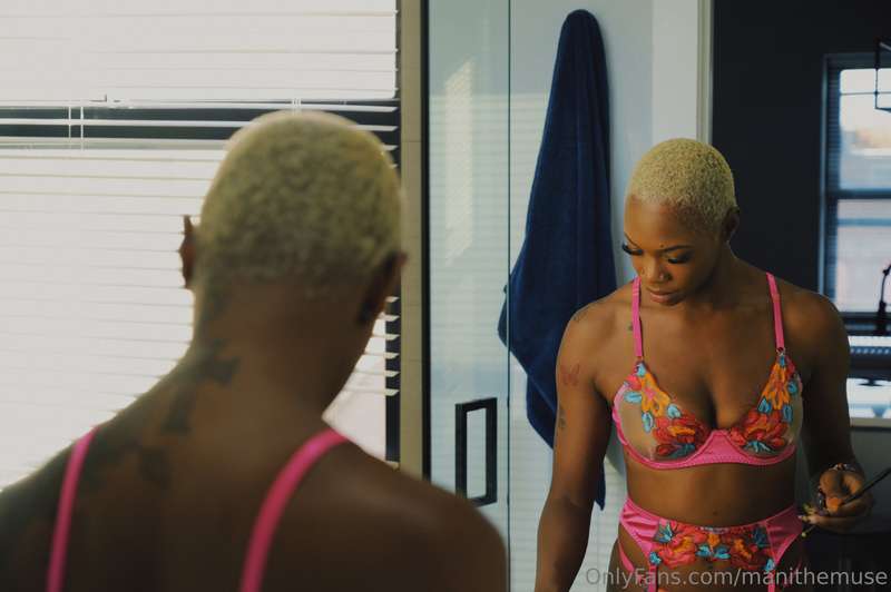 I always look soo good while I’m on set shooting new content..