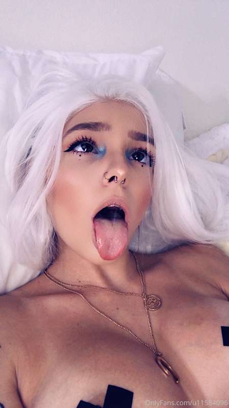 Here’s some ahegao and selfies 🥰 1