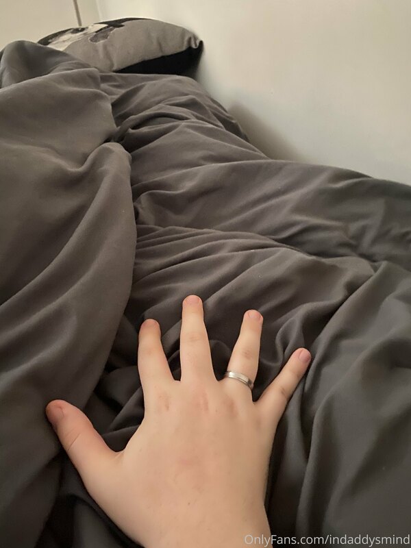 Big ol bear paws? who wants this huge hand wrapped around th.. 3