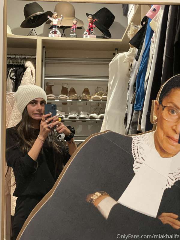 I tried to take a cute pic for yall but then RBG fell 😭