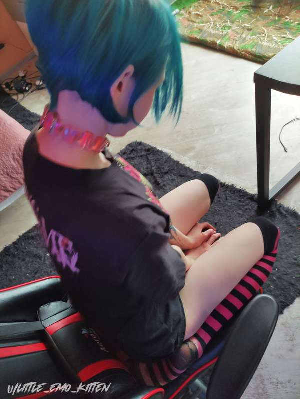 Little_Emo_Kitten - Fansly - 25 Apr, 2022 8
