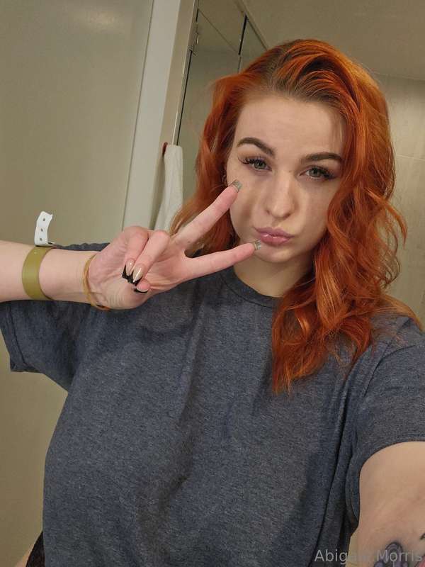 good morning bbs 🙈 guess what today is??LIVE SHOW DAY!!! wan..