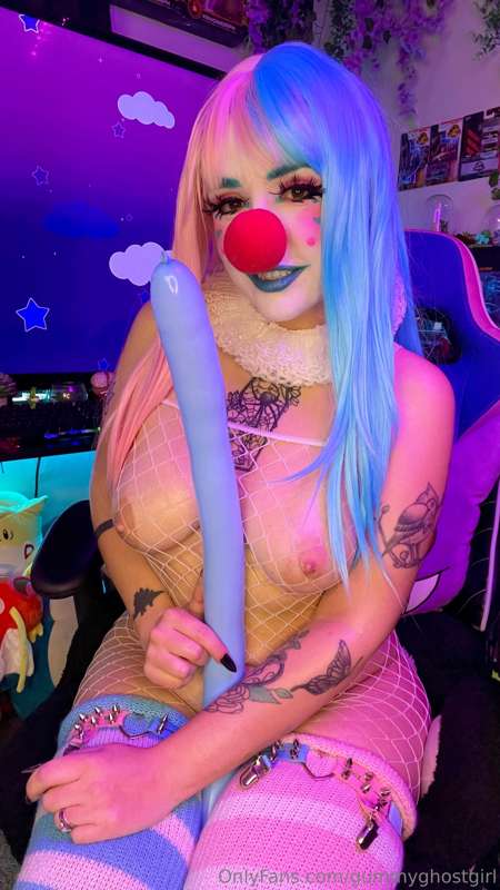 The circus is in town! With lights ✨🩷 Gummy the clown photos.. 28
