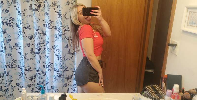 Swipe for a titty❤️