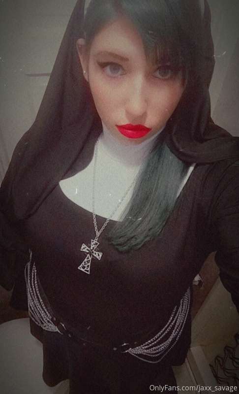 Helloween vibes 🖤🎃🧹🦇 Some pictures feature the beautiful sex.. 22