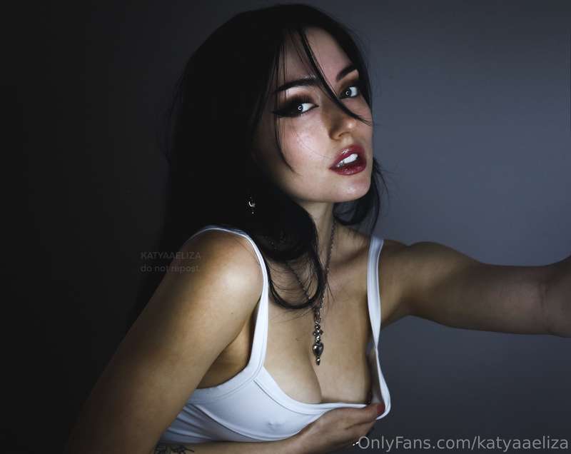 I dont like wearing a bra. Let me use ur hands instead >:( 4