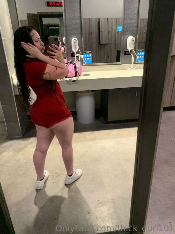 Thick_Gurl101 - Onlyfans - 20 Mar, 2023