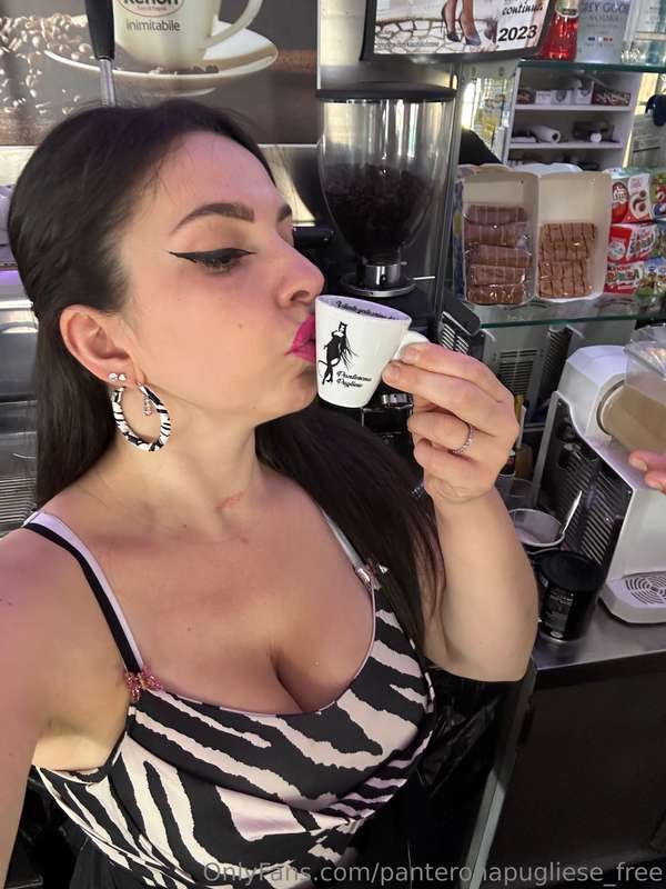 Oggi caffè al bacio, e io ne voglio tanti 😏💦😈Vi aspetto su O..