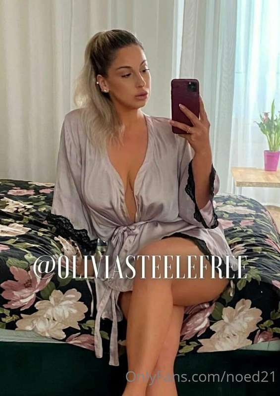 💋😂 @oliviasteelefree 🍌⚡️ 😍🥕NATURALLY BIG BOOBS💕💌 🔅😊CURVY BOD..