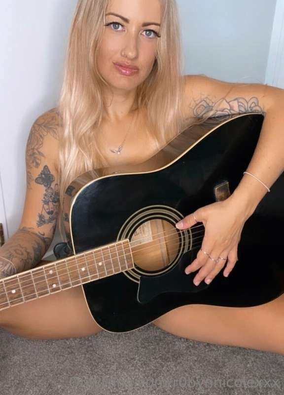 Do you play any instruments? I tried 🎸🎻🥁 
Drums was my favou.. 1