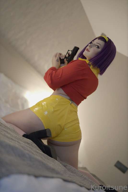 BANG!💥 👀  Lots of you liked my Faye valentine cosplay so I m..