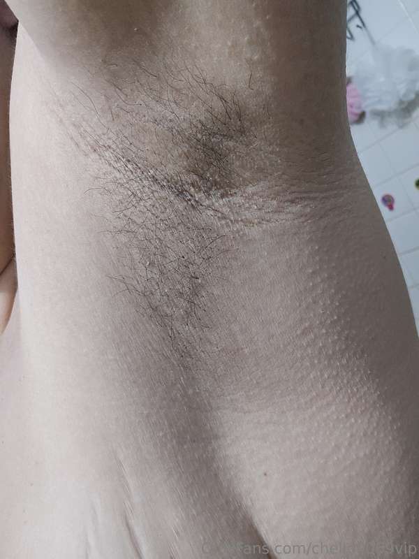 Hairy pussy and armpits 👀 I haven't shaven either in over 4 .. 15