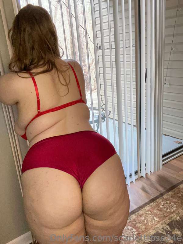 I love sticking out my phat ass for you 😈