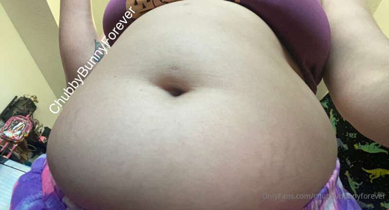 1 Month Belly Growth 🥞 Enjoy this little album of belly pics.. 2