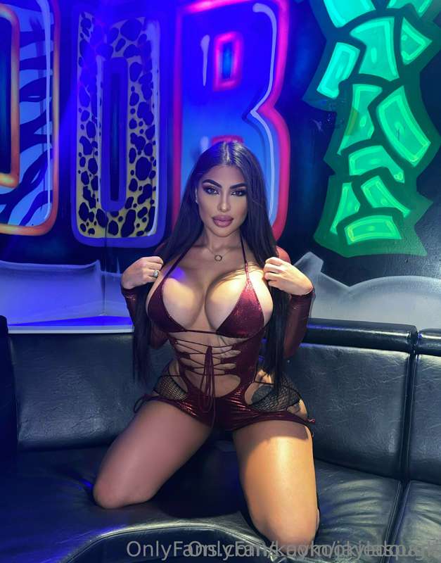 my bf @jaylasparx is uploading the craziest content tonight!..