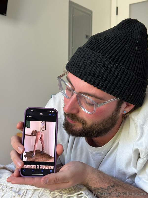 took some pics of @savvysuxx swipe to seeeee 💘 2