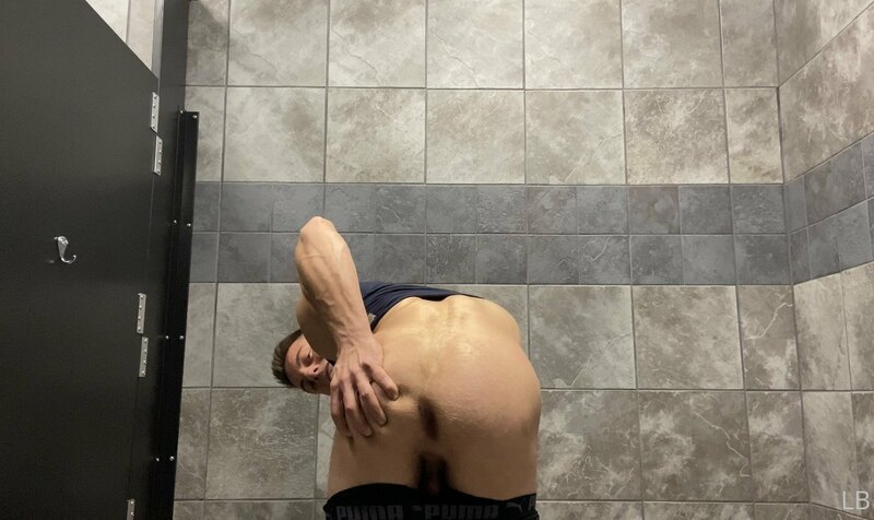 I've heard some of you like buttholes, is that true ?
Honest.. 3