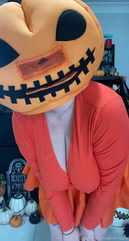 (Slightly late) October 1st Halloween post 🎃 11