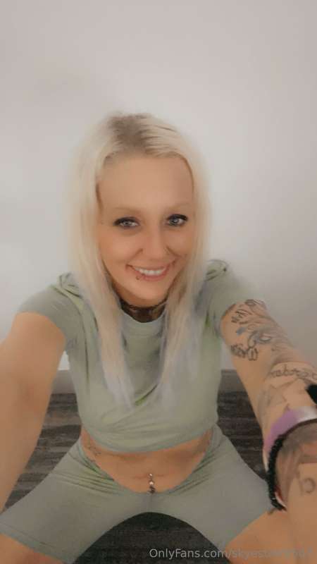 I’m ME laid back fun sexy and chill. Everyone who’s met me k.. 10