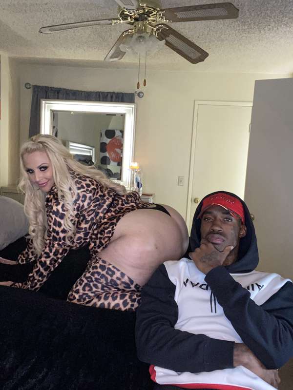 We made some xxx fire 🔥 😈 together @wewantpressure