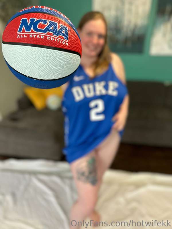 HEY GUYS!!!! 

Do I have any college basketball fans out the..