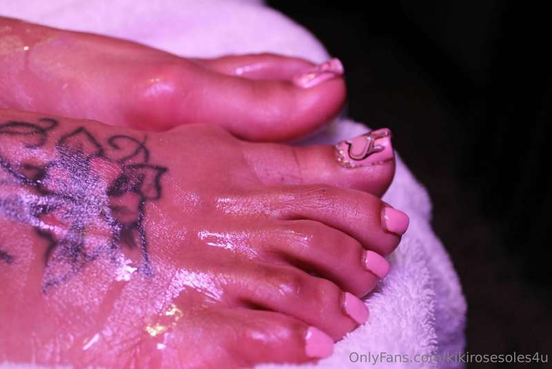 Some sexy shots from last Fridays session w @magicalscenez 🍆.. 5