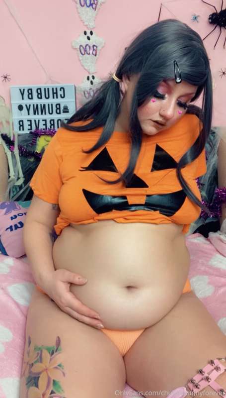 pum pum pumpkinnnnn 🎃 do you see how big my empty belly is n.. 14