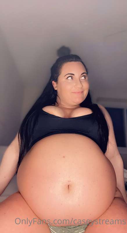 ALL belly 🥵 what should I stuff myself with tonight?
