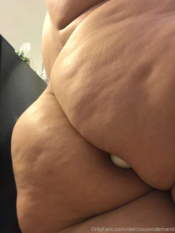 Look at that 🥚 in my Ass !! My Ass is so big 1