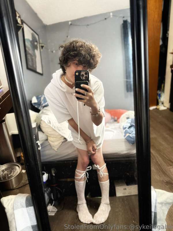 I’m just a lil guy 🥺 pls be kind I know I’m chronically late.. 7